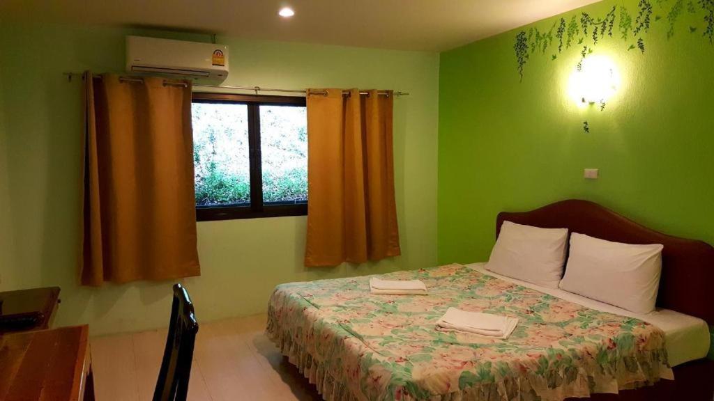 Resort Baan Suan Sook