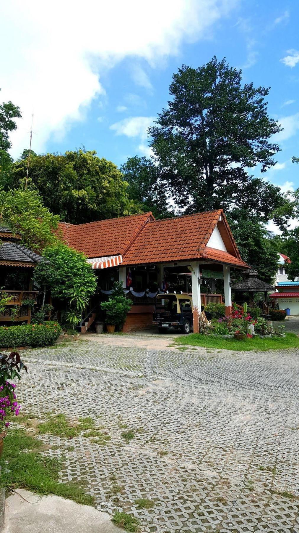 Station touristique Baan Suan Sook 2*